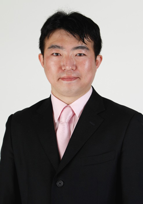 男性司会者 高橋 広穏